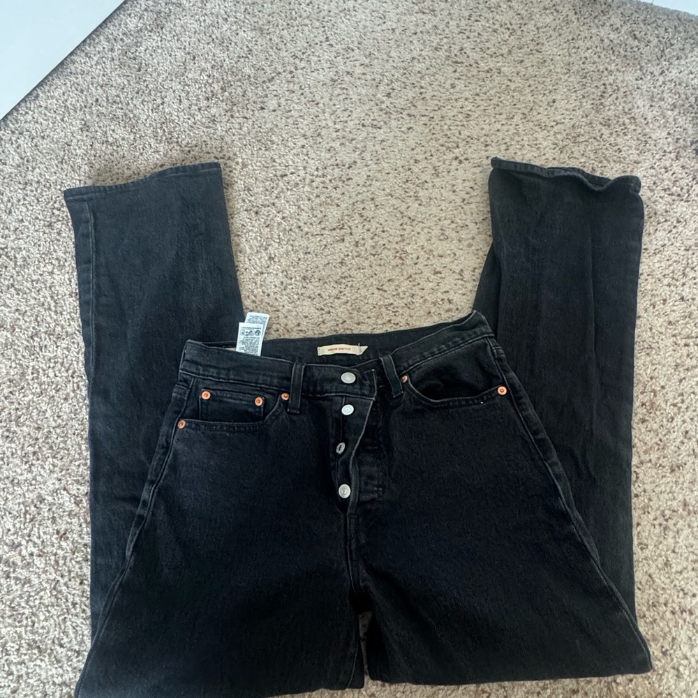Black Levi’s wedgie bootcut
